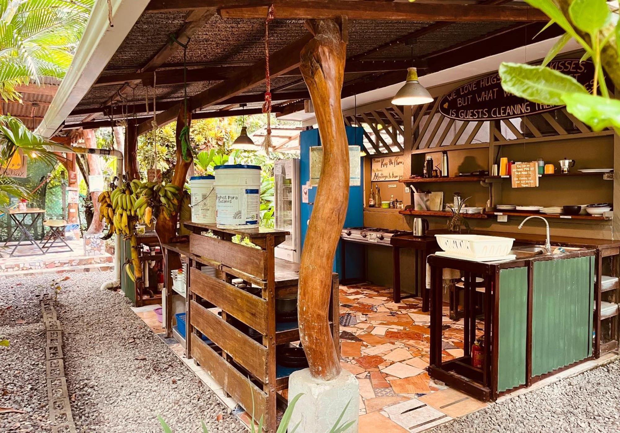 La Ruka Hostel Puerto Viejo de Talamanca Exteriör bild